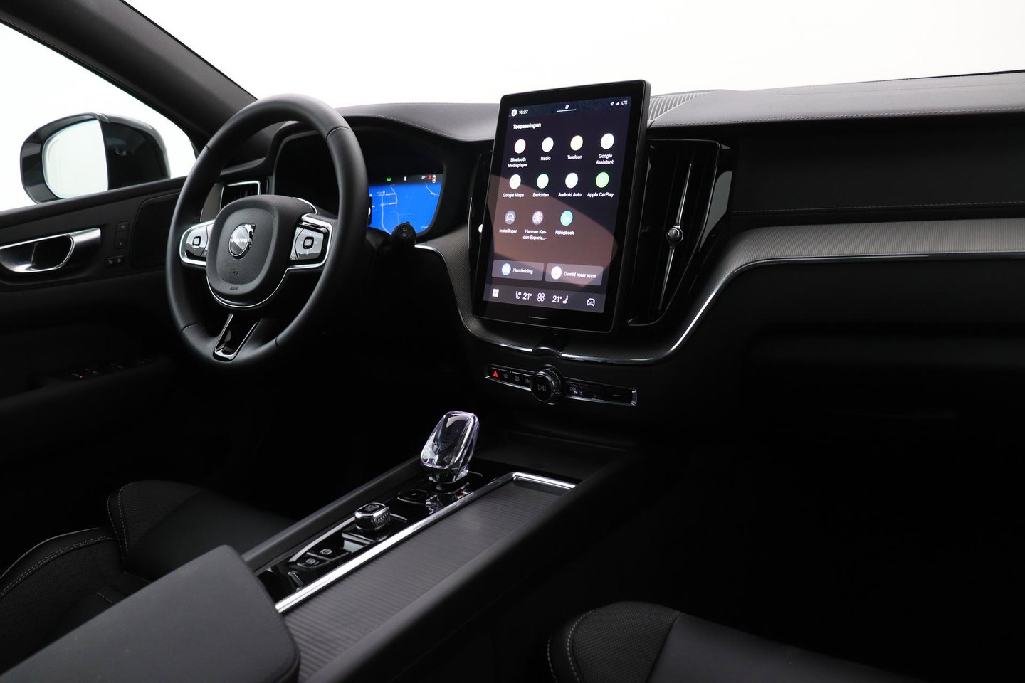 Volvo XC60 T6 Ultra Black Edition | Harman/Kardon | Panoramadak | ACC | Trekhaak | 360° Camera | Stoel+Stuurverwarming | 21 Inch