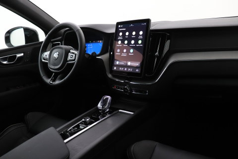 Volvo XC60 T6 Ultra Black Edition | Harman/Kardon | Panoramadak | ACC | Trekhaak | 360° Camera | Stoel+Stuurverwarming | 21 Inch
