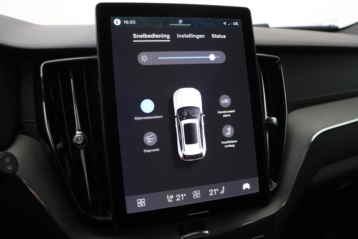 Volvo XC60 T6 Ultra Black Edition | Harman/Kardon | Panoramadak | ACC | Trekhaak | 360° Camera | Stoel+Stuurverwarming | 21 Inch