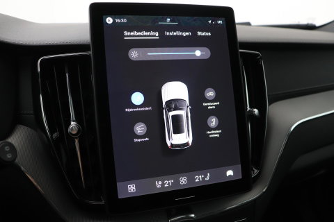 Volvo XC60 T6 Ultra Black Edition | Harman/Kardon | Panoramadak | ACC | Trekhaak | 360° Camera | Stoel+Stuurverwarming | 21 Inch