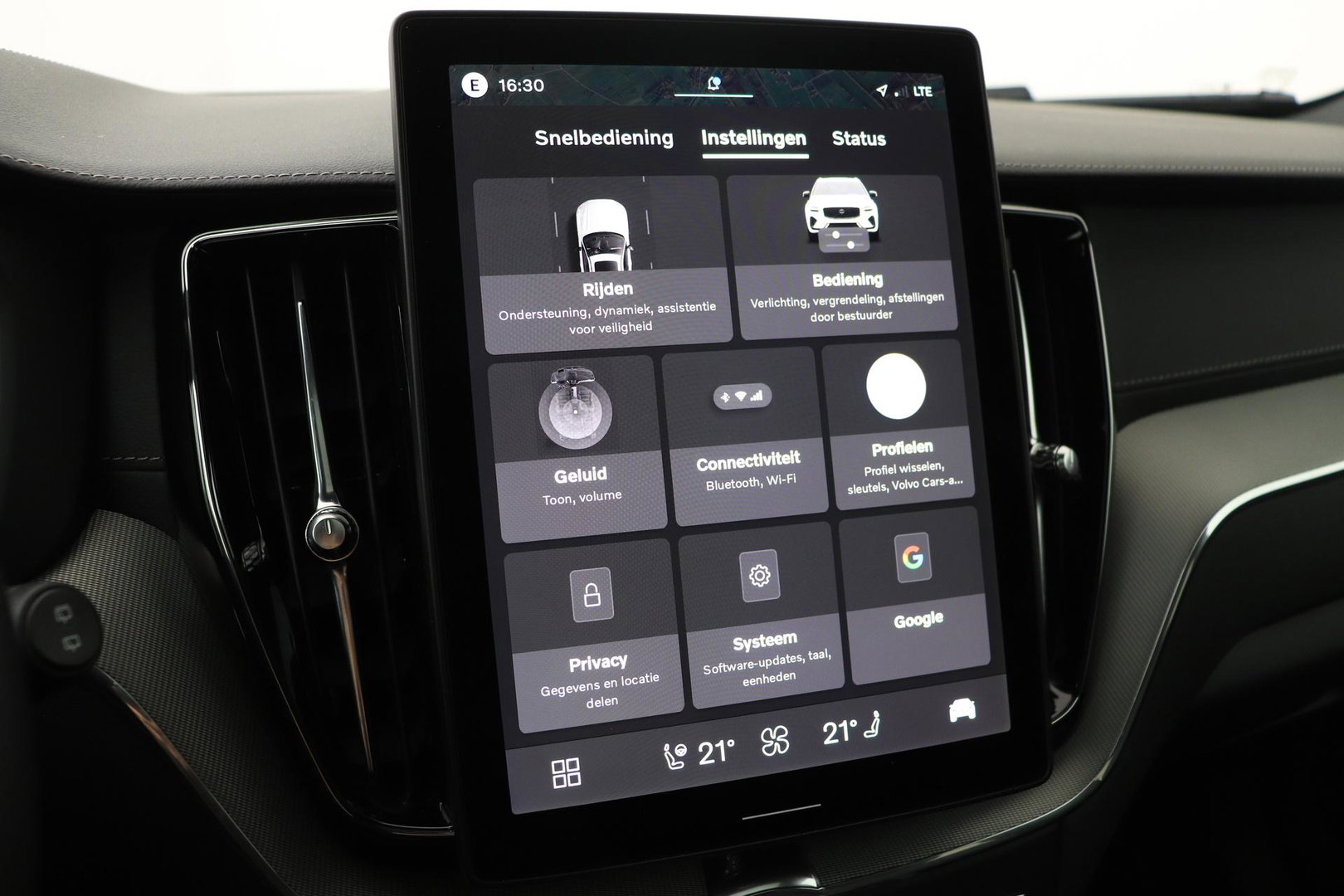 Volvo XC60 T6 Ultra Black Edition | Harman/Kardon | Panoramadak | ACC | Trekhaak | 360° Camera | Stoel+Stuurverwarming | 21 Inch