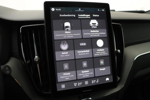 Volvo XC60 T6 Ultra Black Edition | Harman/Kardon | Panoramadak | ACC | Trekhaak | 360° Camera | Stoel+Stuurverwarming | 21 Inch