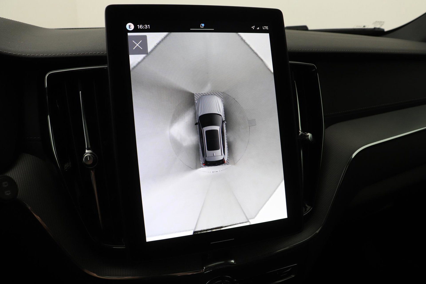 Volvo XC60 T6 Ultra Black Edition | Harman/Kardon | Panoramadak | ACC | Trekhaak | 360° Camera | Stoel+Stuurverwarming | 21 Inch