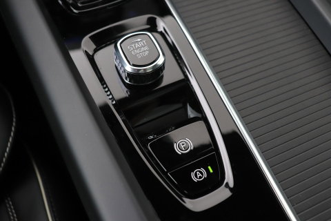 Volvo XC60 T6 Ultra Black Edition | Harman/Kardon | Panoramadak | ACC | Trekhaak | 360° Camera | Stoel+Stuurverwarming | 21 Inch