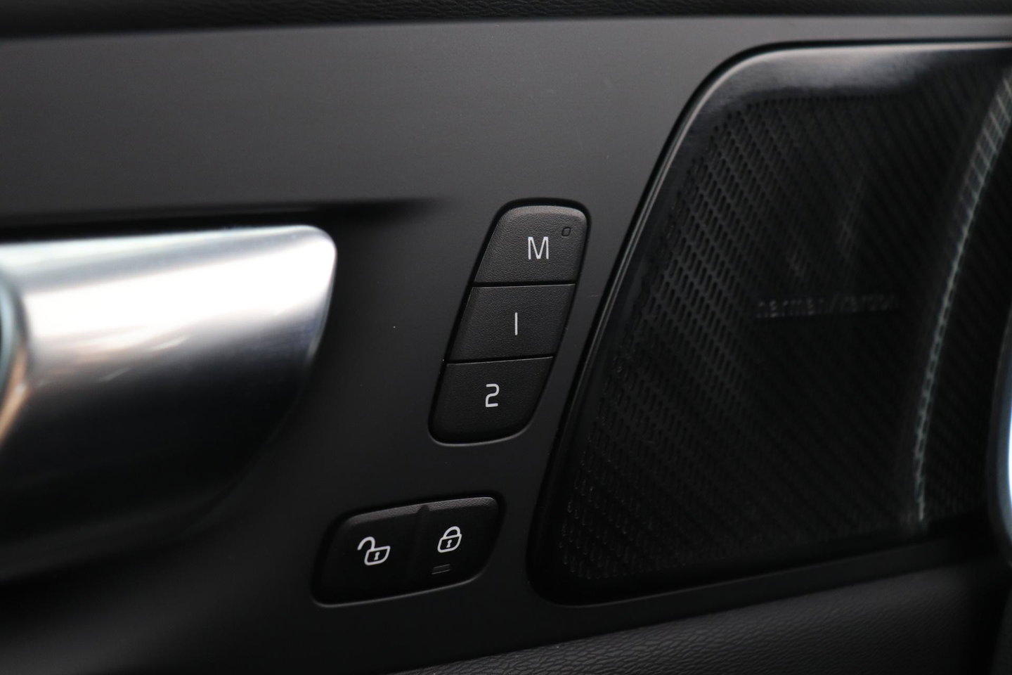 Volvo XC60 T6 Ultra Black Edition | Harman/Kardon | Panoramadak | ACC | Trekhaak | 360° Camera | Stoel+Stuurverwarming | 21 Inch