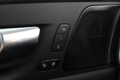 Volvo XC60 T6 Ultra Black Edition | Harman/Kardon | Panoramadak | ACC | Trekhaak | 360° Camera | Stoel+Stuurverwarming | 21 Inch