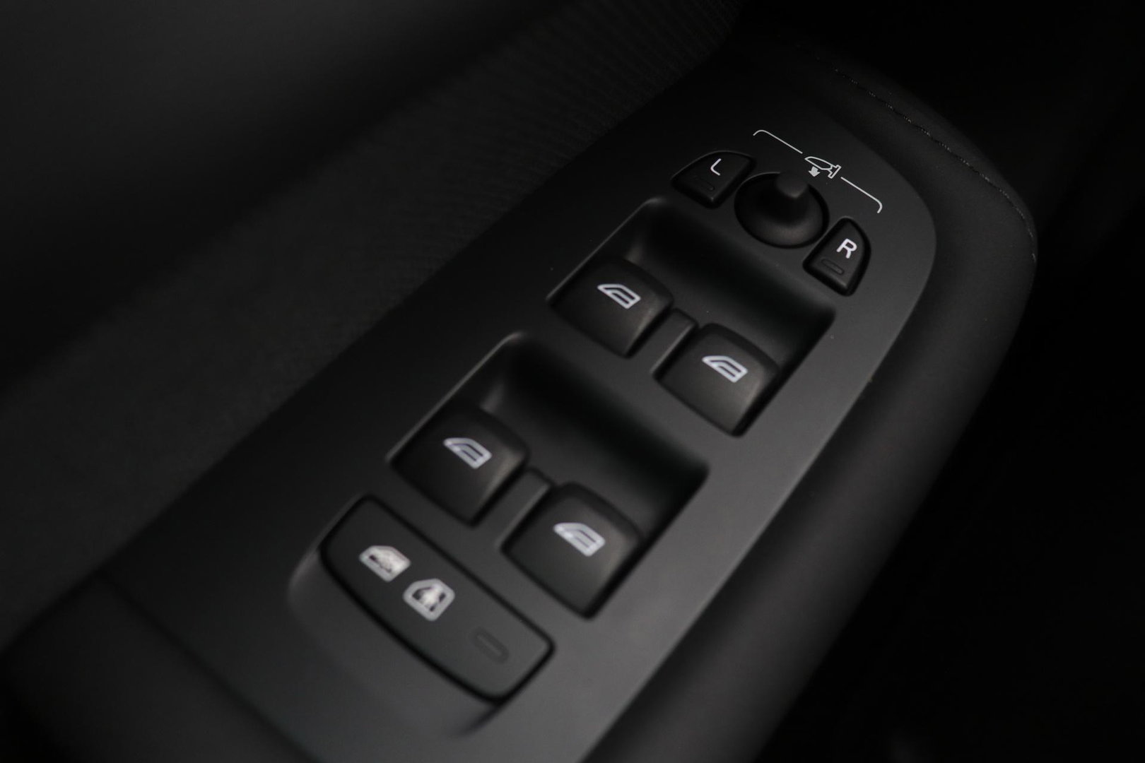 Volvo XC60 T6 Ultra Black Edition | Harman/Kardon | Panoramadak | ACC | Trekhaak | 360° Camera | Stoel+Stuurverwarming | 21 Inch