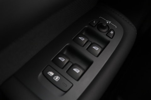 Volvo XC60 T6 Ultra Black Edition | Harman/Kardon | Panoramadak | ACC | Trekhaak | 360° Camera | Stoel+Stuurverwarming | 21 Inch