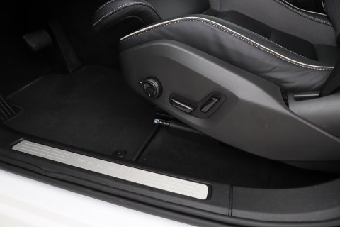 Volvo XC60 T6 Ultra Black Edition | Harman/Kardon | Panoramadak | ACC | Trekhaak | 360° Camera | Stoel+Stuurverwarming | 21 Inch