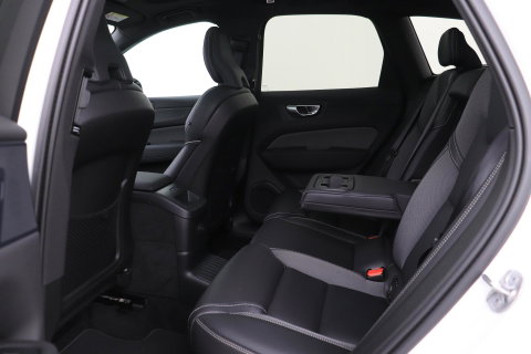 Volvo XC60 T6 Ultra Black Edition | Harman/Kardon | Panoramadak | ACC | Trekhaak | 360° Camera | Stoel+Stuurverwarming | 21 Inch