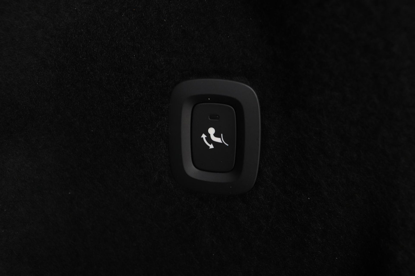 Volvo XC60 T6 Ultra Black Edition | Harman/Kardon | Panoramadak | ACC | Trekhaak | 360° Camera | Stoel+Stuurverwarming | 21 Inch