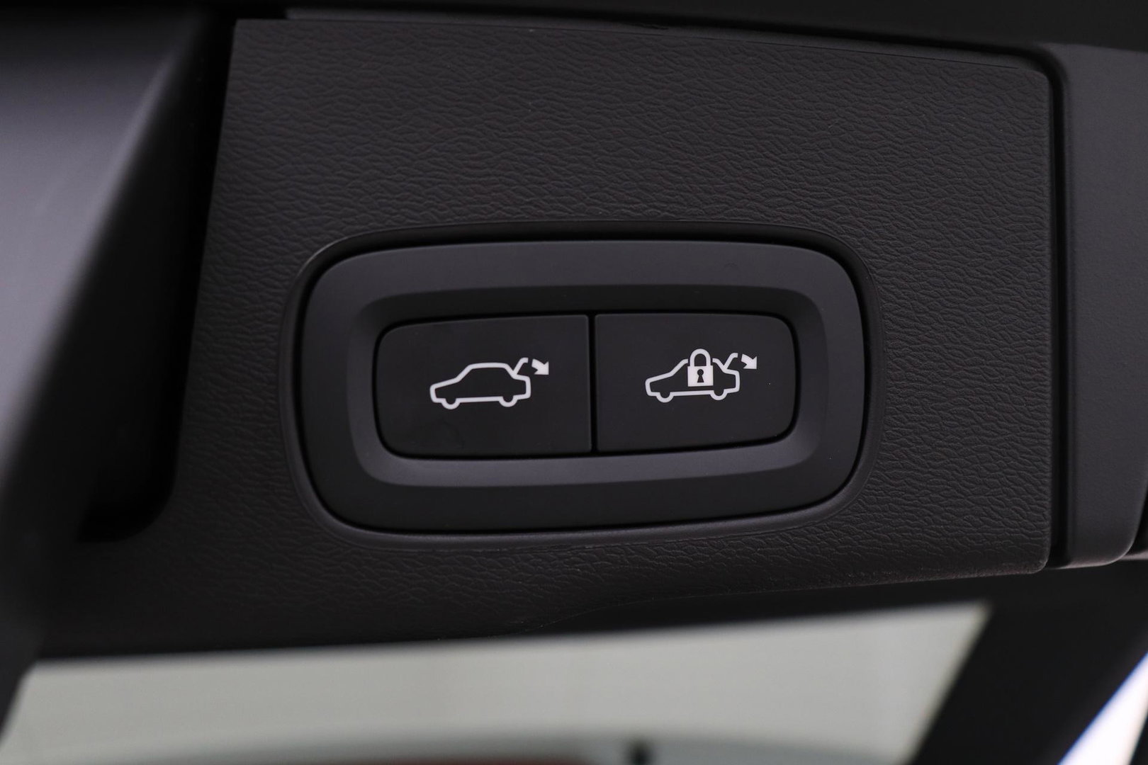 Volvo XC60 T6 Ultra Black Edition | Harman/Kardon | Panoramadak | ACC | Trekhaak | 360° Camera | Stoel+Stuurverwarming | 21 Inch