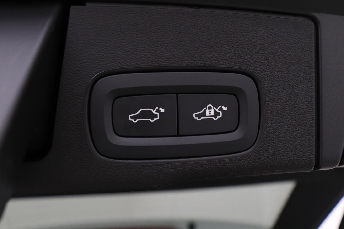 Volvo XC60 T6 Ultra Black Edition | Harman/Kardon | Panoramadak | ACC | Trekhaak | 360° Camera | Stoel+Stuurverwarming | 21 Inch