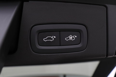 Volvo XC60 T6 Ultra Black Edition | Harman/Kardon | Panoramadak | ACC | Trekhaak | 360° Camera | Stoel+Stuurverwarming | 21 Inch