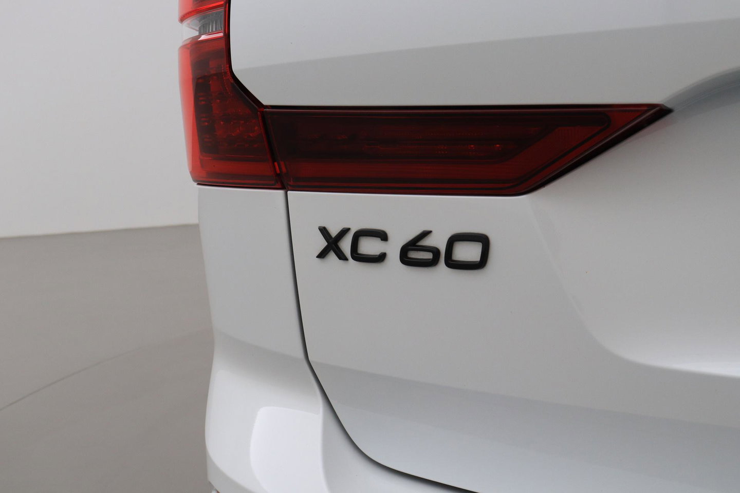 Volvo XC60 T6 Ultra Black Edition | Harman/Kardon | Panoramadak | ACC | Trekhaak | 360° Camera | Stoel+Stuurverwarming | 21 Inch
