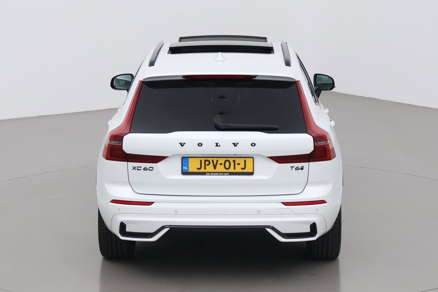 Volvo XC60 T6 Ultra Black Edition | Harman/Kardon | Panoramadak | ACC | Trekhaak | 360° Camera | Stoel+Stuurverwarming | 21 Inch