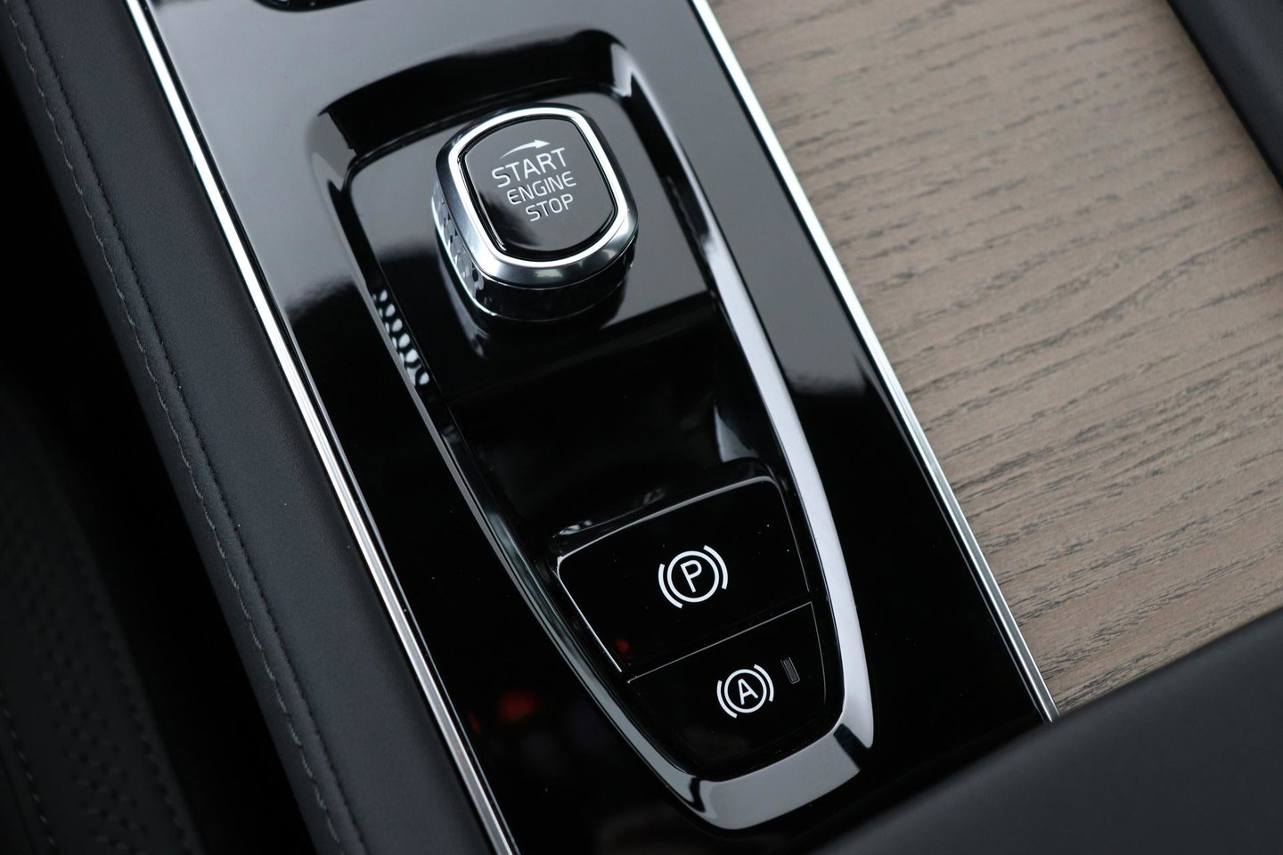 Volvo XC90 T8 Ultra Dark | Harman/Kardon | Trekhaak | Panoramadak | 360° Camera | Head-Up | Pilot Assist | 21 Inch
