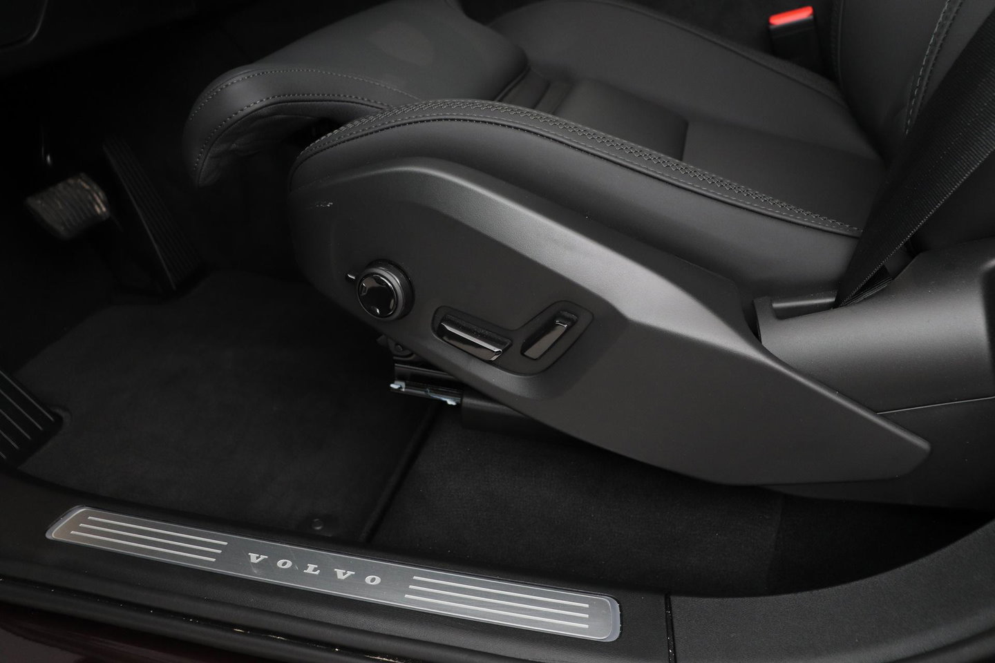 Volvo XC90 T8 Ultra Dark | Harman/Kardon | Trekhaak | Panoramadak | 360° Camera | Head-Up | Pilot Assist | 21 Inch