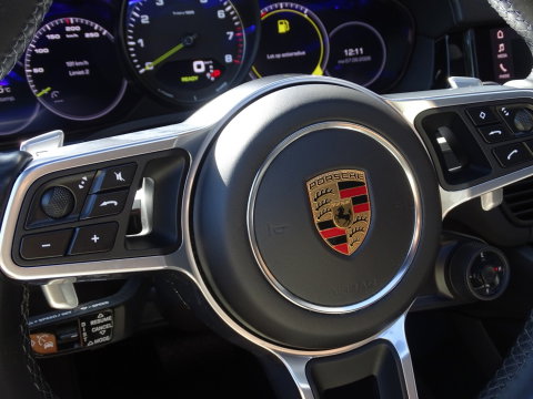 Porsche Cayenne 3.0 E-Hybrid 462PK / sportDesign / softclose / Bose / BTW / 360°