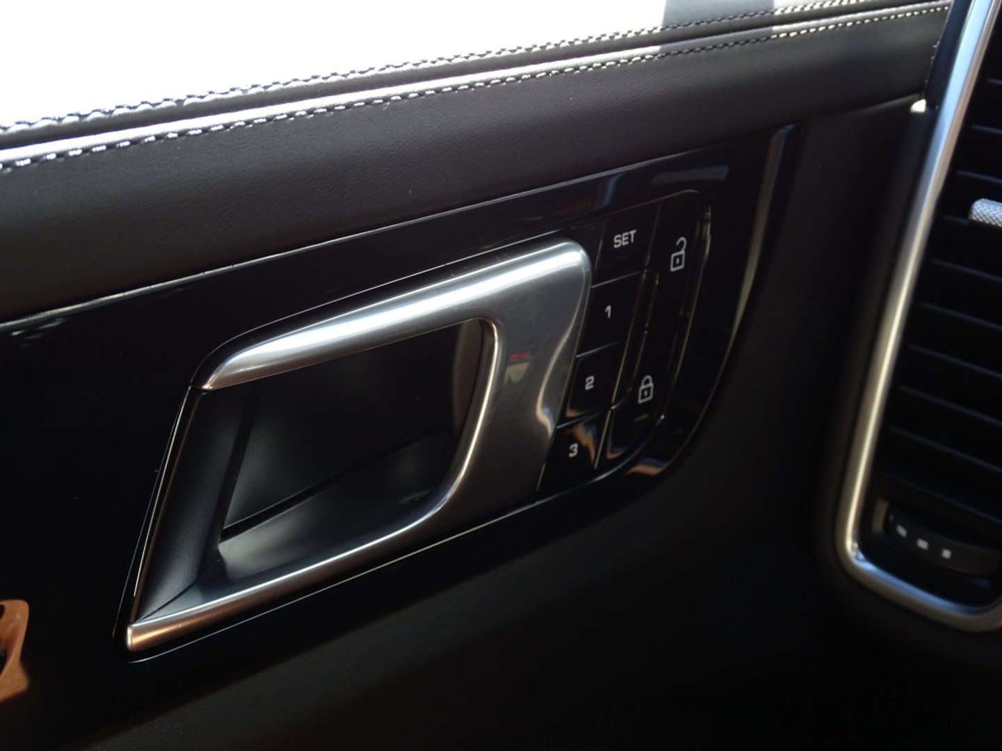 Porsche Cayenne 3.0 E-Hybrid 462PK / sportDesign / softclose / Bose / BTW / 360°