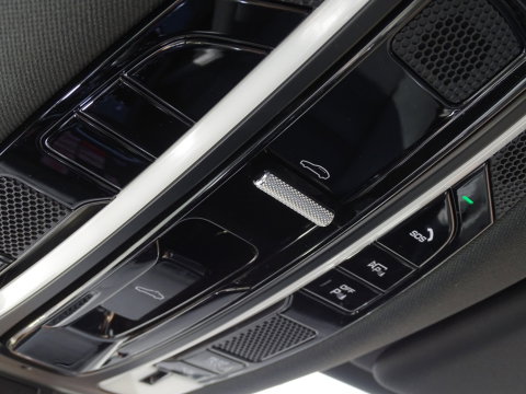 Porsche Cayenne 3.0 E-Hybrid 462PK / sportDesign / softclose / Bose / BTW / 360°