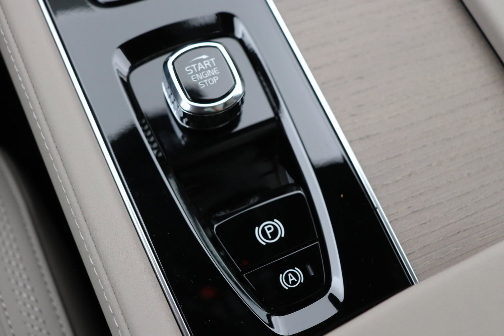 Volvo XC90 T8 Ultra Dark | Harman/Kardon | Trekhaak | Panoramadak | 360° Camera | Head-Up | Pilot Assist | ACC