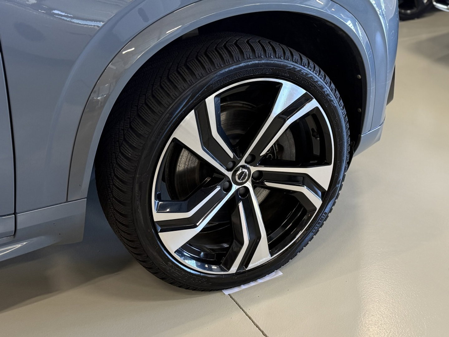 Volvo XC90 T8 455 PK Plus Dark AWD / 2023 / Harman Kardon / Pano / 7 Pers