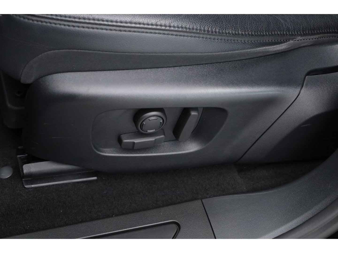 Land Rover Range Rover Evoque 1.5 P300e PHEV AWD S | Rijklaar! | Pano | SOH 94% | Camera | Leder | Adapt. Cruise | Elek. Stoelen | Apple CarPlay