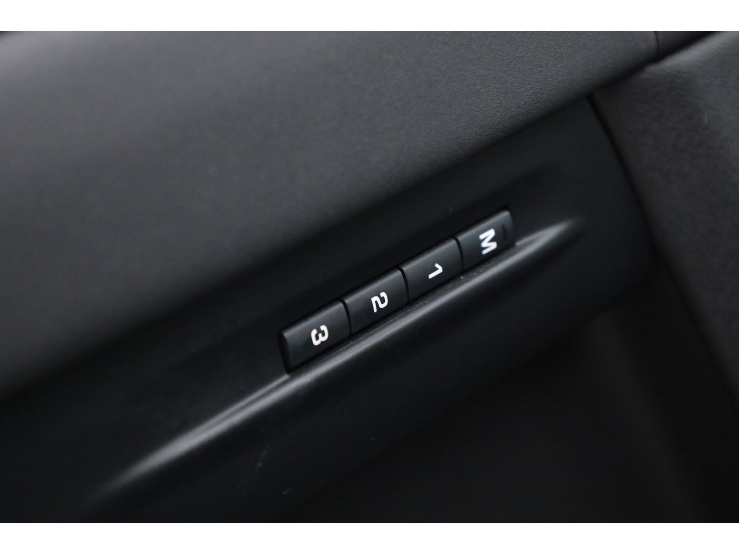 Land Rover Range Rover Evoque 1.5 P300e PHEV AWD S | Rijklaar! | Pano | SOH 94% | Camera | Leder | Adapt. Cruise | Elek. Stoelen | Apple CarPlay
