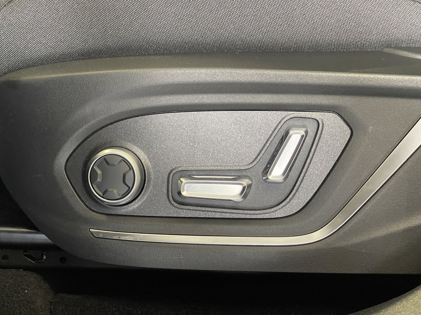 Lynk & Co 01 1.5 | Black Pakket Optioneel | Zwarte Hemel | Panoramadak | Adaptive Cruise Control | 360 Camera | Keyless | Elektrische Bestuurdersstoel + Geheugen | Parkeersensoren | Apple Ca
