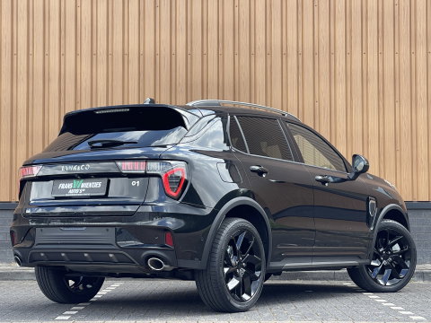 Lynk & Co 01 1.5 | Black Pakket Optioneel | Zwarte Hemel | Panoramadak | Adaptive Cruise Control | 360 Camera | Keyless | Elektrische Bestuurdersstoel + Geheugen | Parkeersensoren | Apple Ca