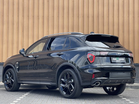 Lynk & Co 01 1.5 | Black Pakket Optioneel | Zwarte Hemel | Panoramadak | Adaptive Cruise Control | 360 Camera | Keyless | Elektrische Bestuurdersstoel + Geheugen | Parkeersensoren | Apple Ca
