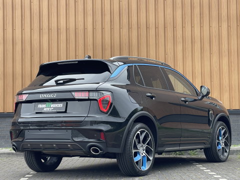 Lynk & Co 01 1.5 | Black Pakket Optioneel | Zwarte Hemel | Panoramadak | Adaptive Cruise Control | 360 Camera | Keyless | Elektrische Bestuurdersstoel + Geheugen | Parkeersensoren | Apple Ca
