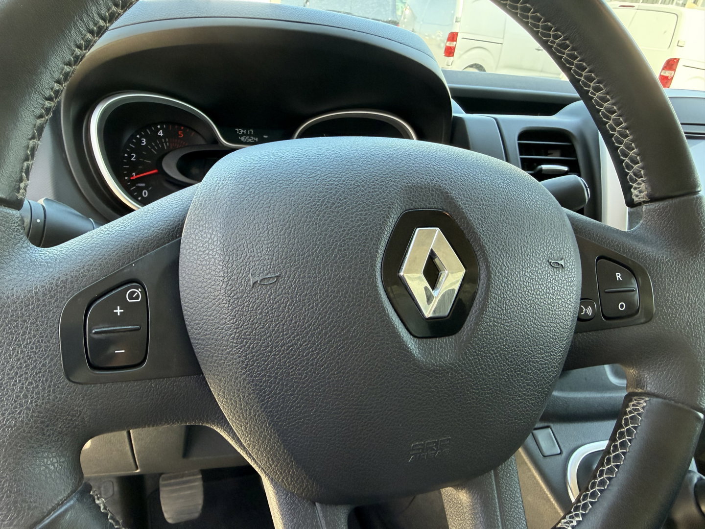 Renault Trafic 2.0 dCi 120pk T29 L2H1 Comfort / vaste prijs rijklaar € 19.950 ex btw / euro 6 / bpm vrij / lease vanaf € 336 / airco / cruise / navi / camera / lichtmetalen velgen / nieuwe koppeling !