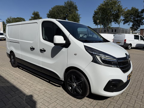 Renault Trafic 2.0 dCi 120pk T29 L2H1 Comfort / vaste prijs rijklaar € 19.950 ex btw / euro 6 / bpm vrij / lease vanaf € 336 / airco / cruise / navi / camera / lichtmetalen velgen / nieuwe koppeling !