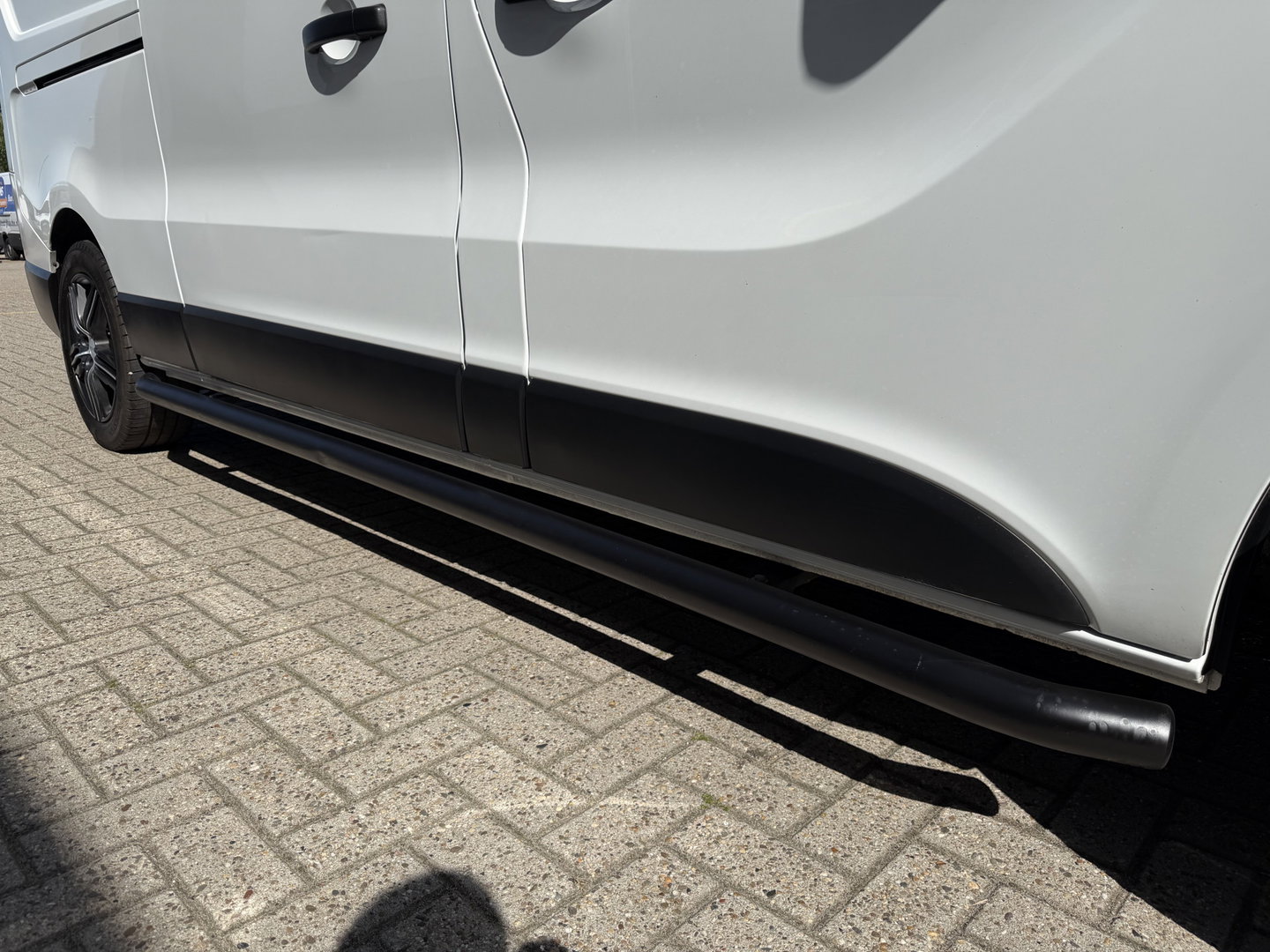 Renault Trafic 2.0 dCi 120pk T29 L2H1 Comfort / vaste prijs rijklaar € 19.950 ex btw / euro 6 / bpm vrij / lease vanaf € 336 / airco / cruise / navi / camera / lichtmetalen velgen / nieuwe koppeling !