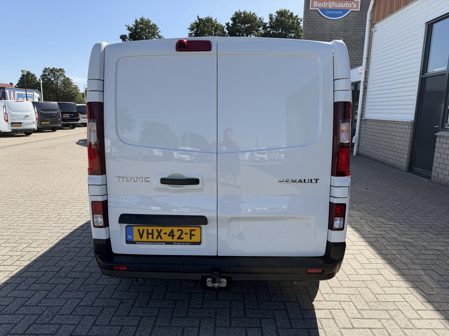 Renault Trafic 2.0 dCi 120pk T29 L2H1 Comfort / vaste prijs rijklaar € 19.950 ex btw / euro 6 / bpm vrij / lease vanaf € 336 / airco / cruise / navi / camera / lichtmetalen velgen / nieuwe koppeling !