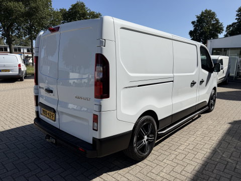 Renault Trafic 2.0 dCi 120pk T29 L2H1 Comfort / vaste prijs rijklaar € 19.950 ex btw / euro 6 / bpm vrij / lease vanaf € 336 / airco / cruise / navi / camera / lichtmetalen velgen / nieuwe koppeling !
