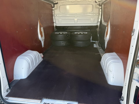 Renault Trafic 2.0 dCi 120pk T29 L2H1 Comfort / vaste prijs rijklaar € 19.950 ex btw / euro 6 / bpm vrij / lease vanaf € 336 / airco / cruise / navi / camera / lichtmetalen velgen / nieuwe koppeling !