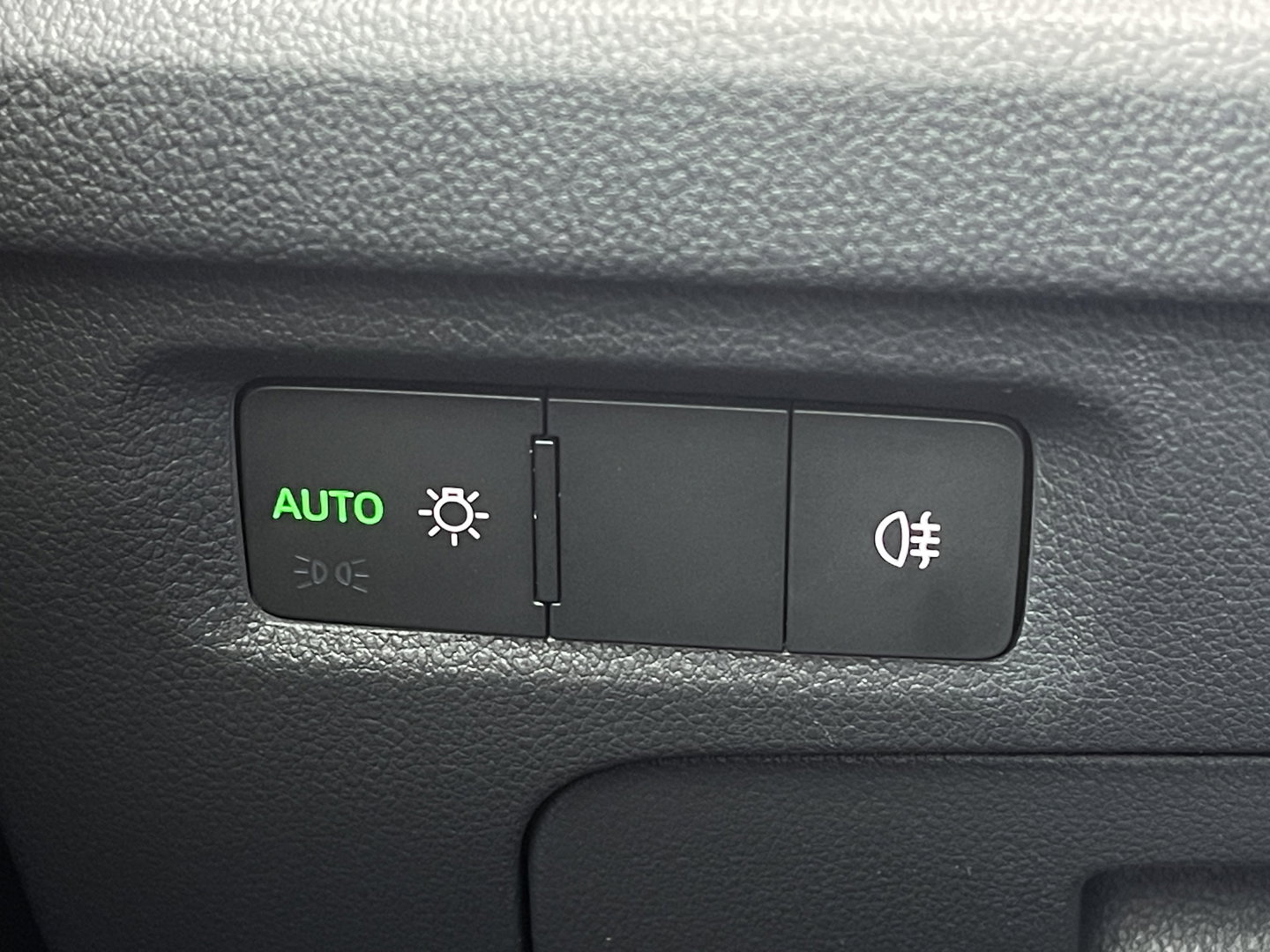 Škoda Octavia Combi 1.5 TSI Business Edition Plus | Elektrisch wegklapbare trekhaak | Keyless Go/Entry | Apple Carplay | Airco | Achteruitrijcamera | Stuurverwarming |