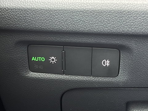 Škoda Octavia Combi 1.5 TSI Business Edition Plus | Elektrisch wegklapbare trekhaak | Keyless Go/Entry | Apple Carplay | Airco | Achteruitrijcamera | Stuurverwarming |