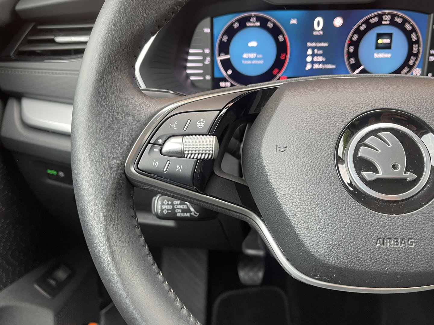 Škoda Octavia Combi 1.5 TSI Business Edition Plus | Elektrisch wegklapbare trekhaak | Keyless Go/Entry | Apple Carplay | Airco | Achteruitrijcamera | Stuurverwarming |