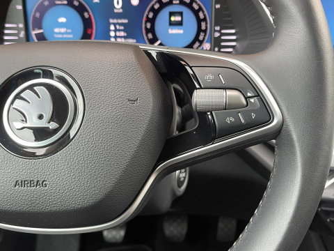 Škoda Octavia Combi 1.5 TSI Business Edition Plus | Elektrisch wegklapbare trekhaak | Keyless Go/Entry | Apple Carplay | Airco | Achteruitrijcamera | Stuurverwarming |