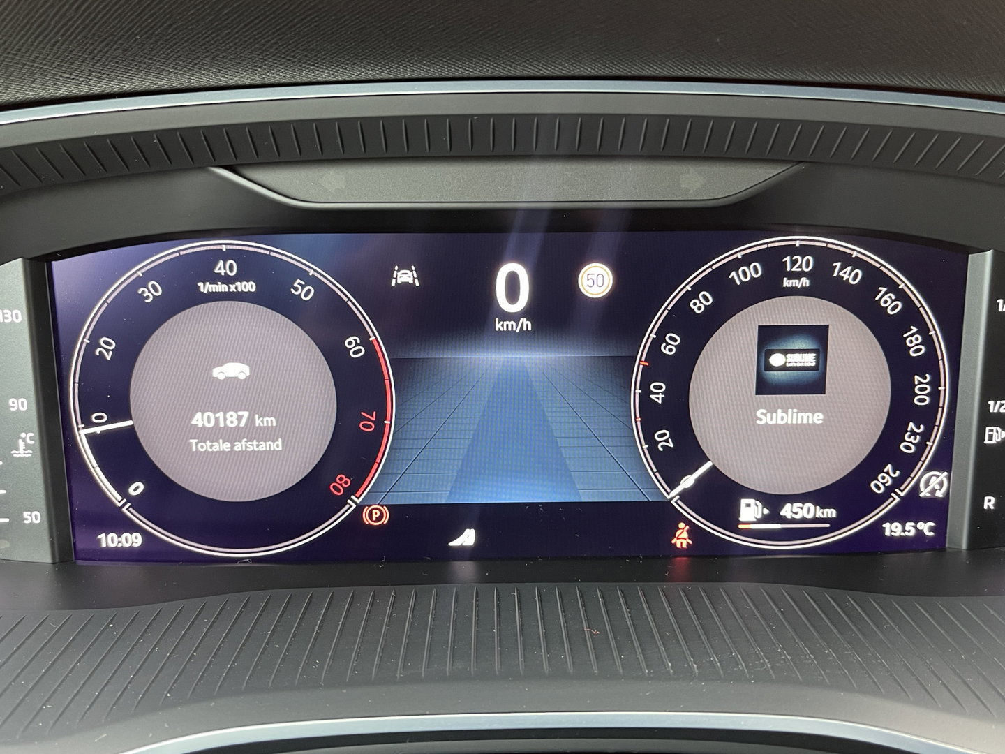 Škoda Octavia Combi 1.5 TSI Business Edition Plus | Elektrisch wegklapbare trekhaak | Keyless Go/Entry | Apple Carplay | Airco | Achteruitrijcamera | Stuurverwarming |