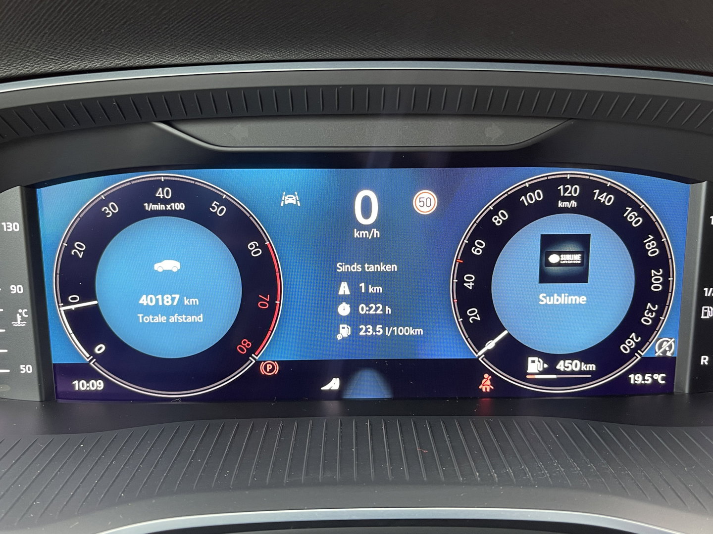 Škoda Octavia Combi 1.5 TSI Business Edition Plus | Elektrisch wegklapbare trekhaak | Keyless Go/Entry | Apple Carplay | Airco | Achteruitrijcamera | Stuurverwarming |