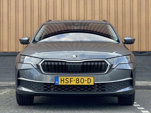 Škoda Octavia Combi 1.5 TSI Business Edition Plus | Elektrisch wegklapbare trekhaak | Keyless Go/Entry | Apple Carplay | Airco | Achteruitrijcamera | Stuurverwarming |