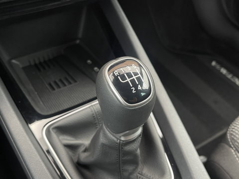 Škoda Octavia Combi 1.5 TSI Business Edition Plus | Elektrisch wegklapbare trekhaak | Keyless Go/Entry | Apple Carplay | Airco | Achteruitrijcamera | Stuurverwarming |