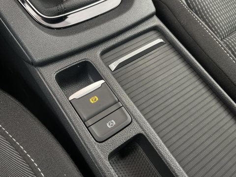 Škoda Octavia Combi 1.5 TSI Business Edition Plus | Elektrisch wegklapbare trekhaak | Keyless Go/Entry | Apple Carplay | Airco | Achteruitrijcamera | Stuurverwarming |