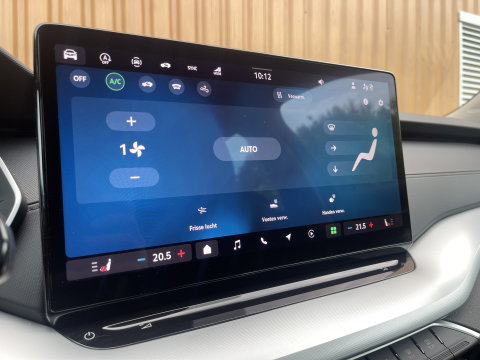 Škoda Octavia Combi 1.5 TSI Business Edition Plus | Elektrisch wegklapbare trekhaak | Keyless Go/Entry | Apple Carplay | Airco | Achteruitrijcamera | Stuurverwarming |