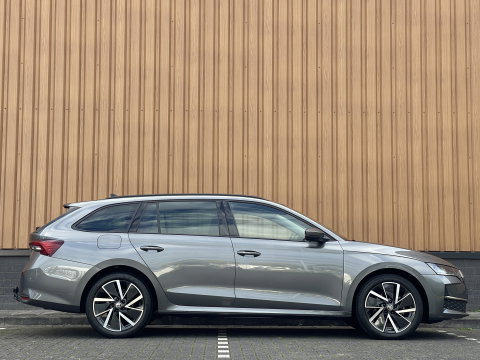 Škoda Octavia Combi 1.5 TSI Business Edition Plus | Elektrisch wegklapbare trekhaak | Keyless Go/Entry | Apple Carplay | Airco | Achteruitrijcamera | Stuurverwarming |